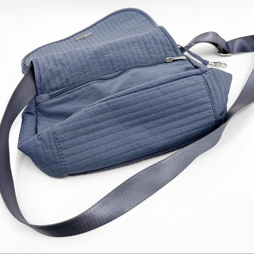 ✅‎ Kipling Blue Ribbed Crossbody. - Picture 6 of 9